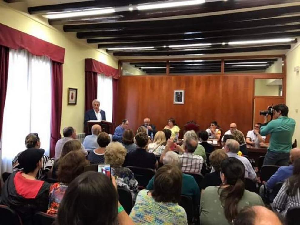 Pleno del investidura de Aguarón.