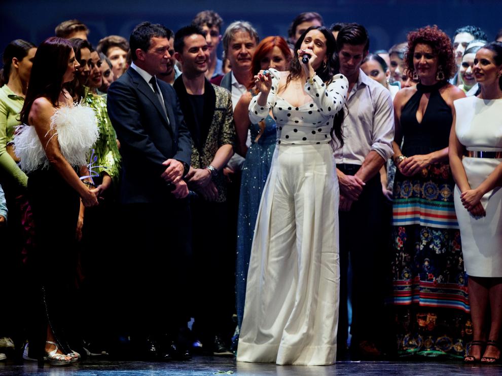 Rosalía tras recibir el Premio de las Artes Escénicas 'Antonio Banderas'.