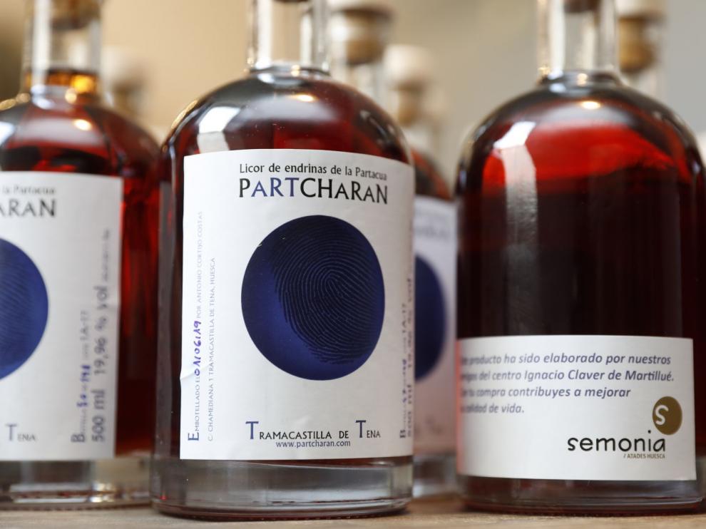 Se han producido 148 botellas de la edición 2019 del pacharán solidario.