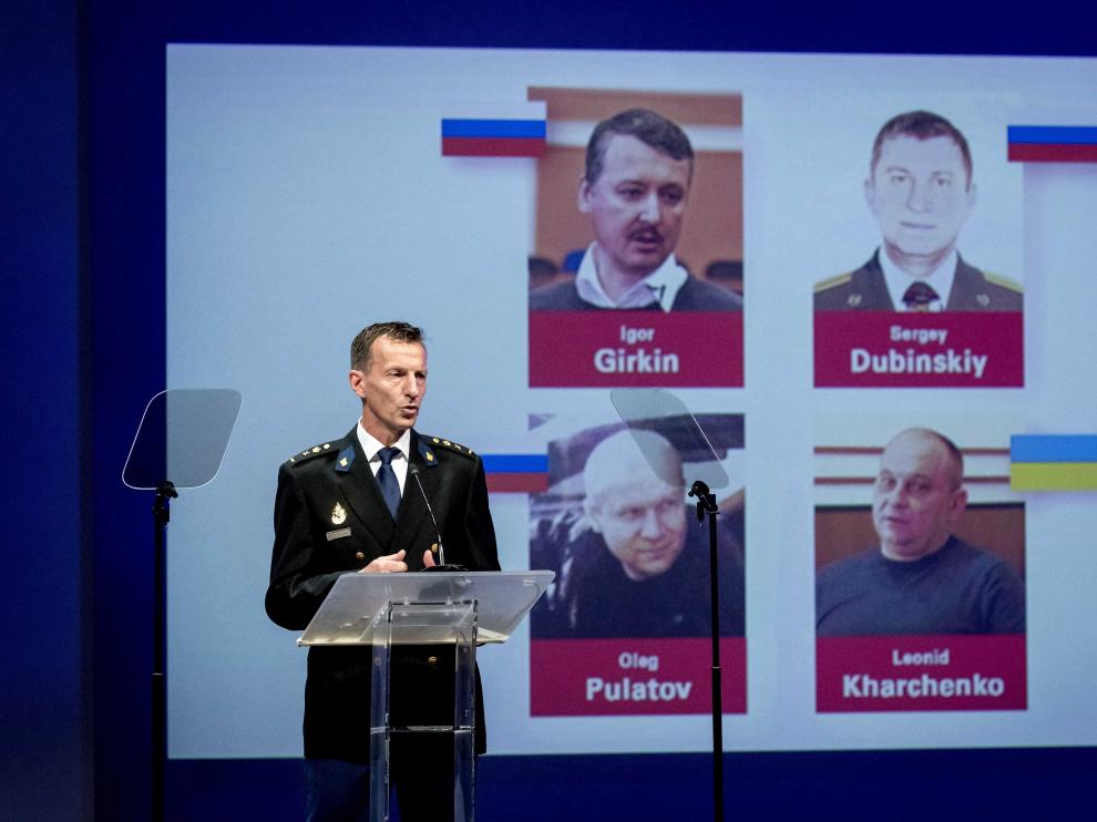 El miembro del equipo internacional de investigación del derribo del avión, Wilbert Paulissen, da una rueda de prensa.