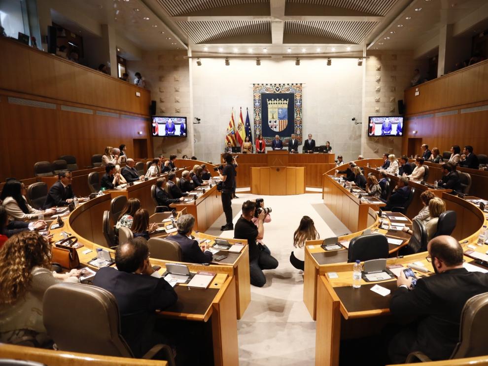 Imágenes de la sesión de constitución de las Cortes de Aragón