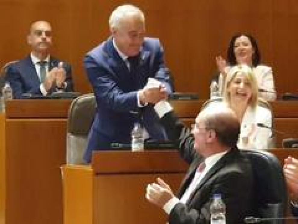 Este jueves se han constituido las Cortes de Aragón en su X legislatura. El socialista Javier Sada ha sido elegido presidente de esta cámara y los diputados han jurado o prometido su cargo con distintas fórmulas.