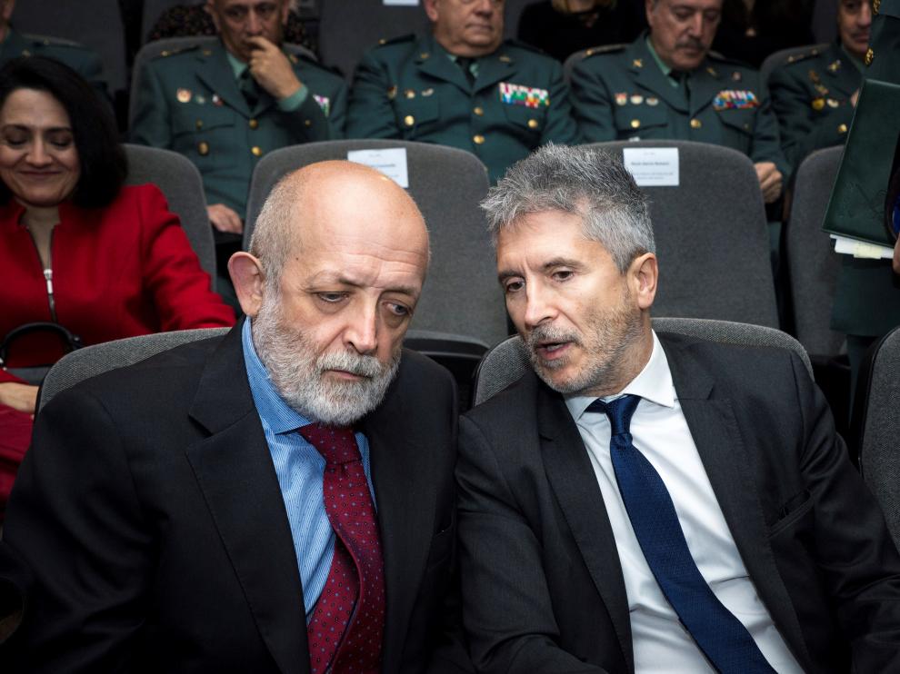 El director general de la Guardia Civiul, Féliz Azón, (a la ziquierda), con el ministro del Interior, Fernando Grande Marlaska.