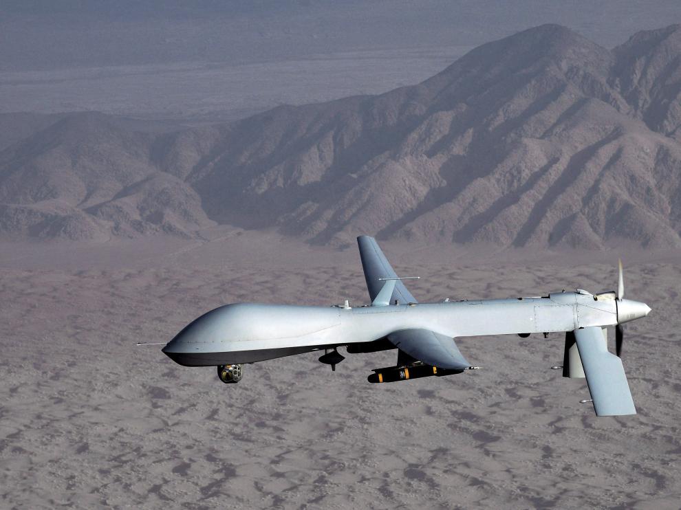 Imagen facilitada por las Fuerzas Aéreas estadounidenses muestran un MQ-1 Predator que sobrevuela una localización desconocida.