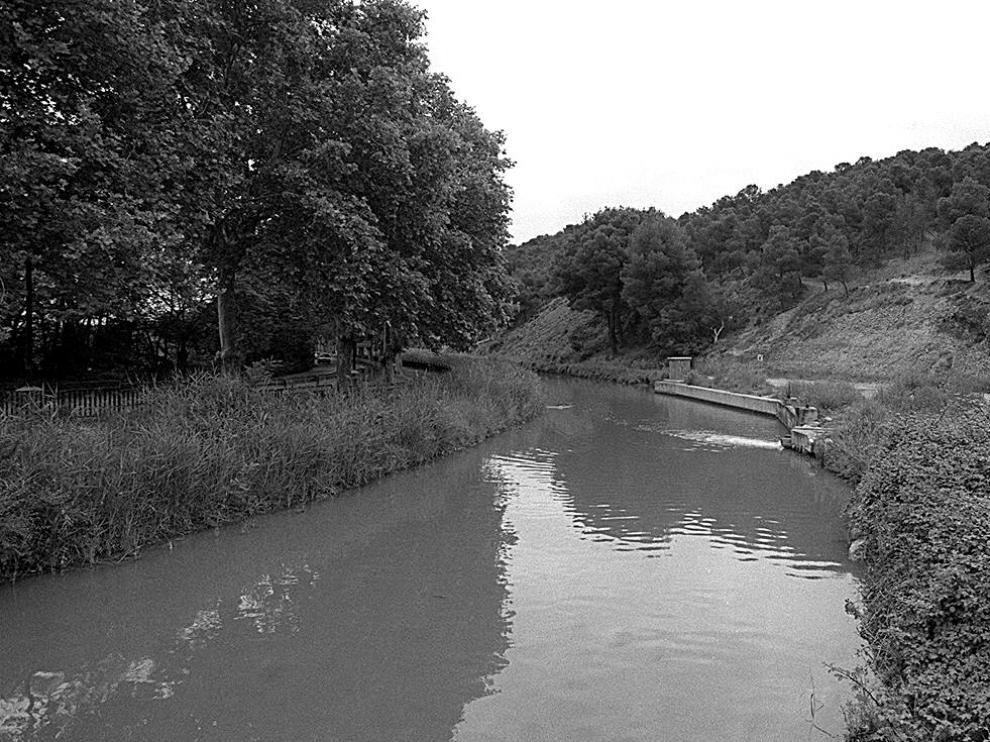 El Canal Imperial de Aragón, a su paso por Zaragoza.