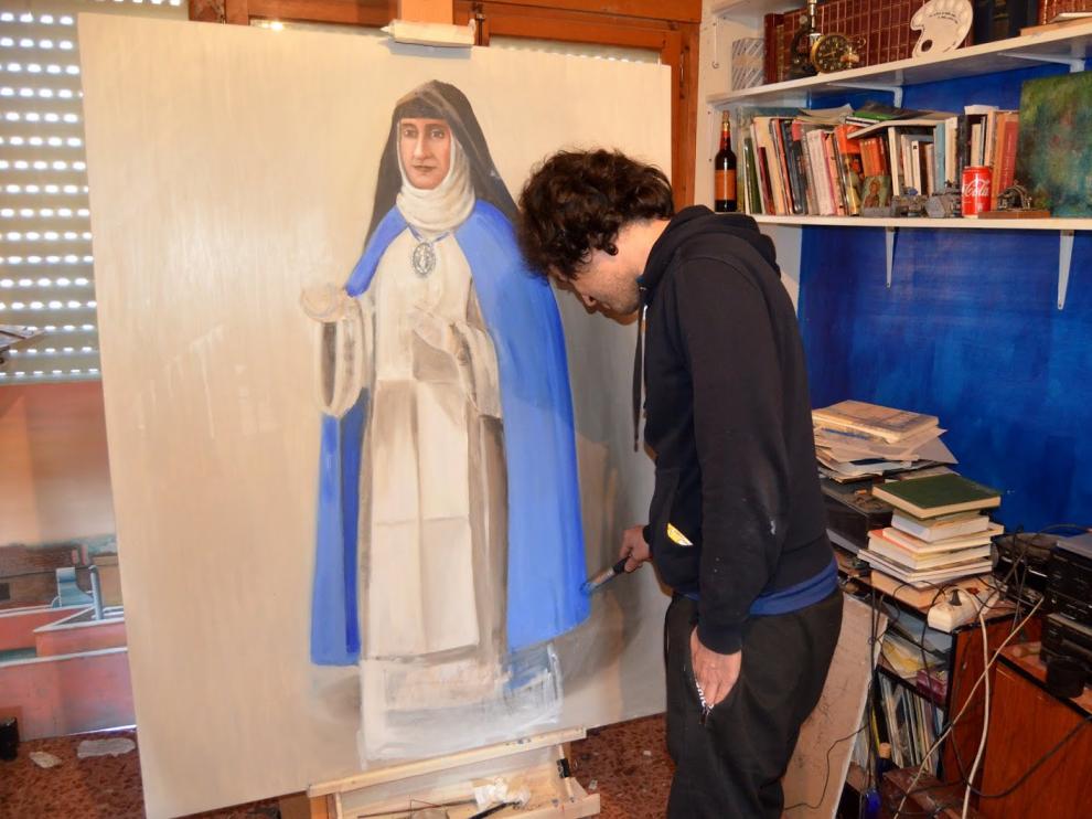 El artista Jorge Andía pinta el retrato de la beata borjana que se presentará el sábado 29 de junio.