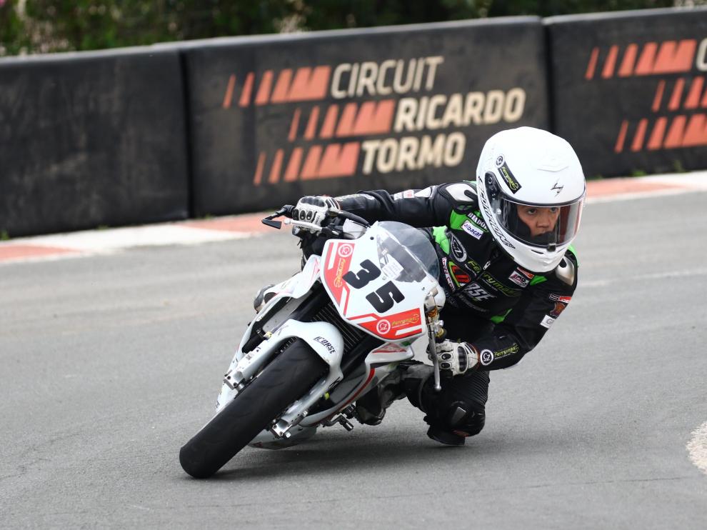 El piloto zaragozano Miguel Bernal, en acción en una carrera en el circuito Ricardo Torm