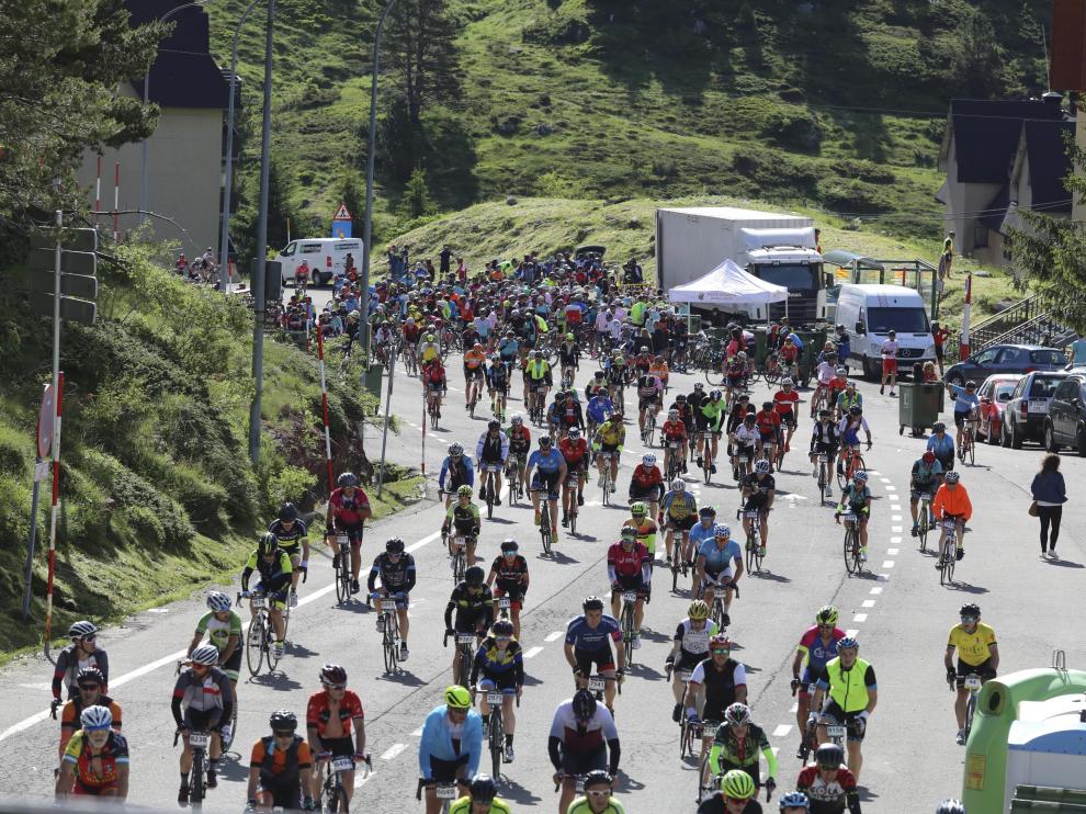 La Quebrantahuesos ha congregado de nuevo a miles de apasionados por el ciclismo.
