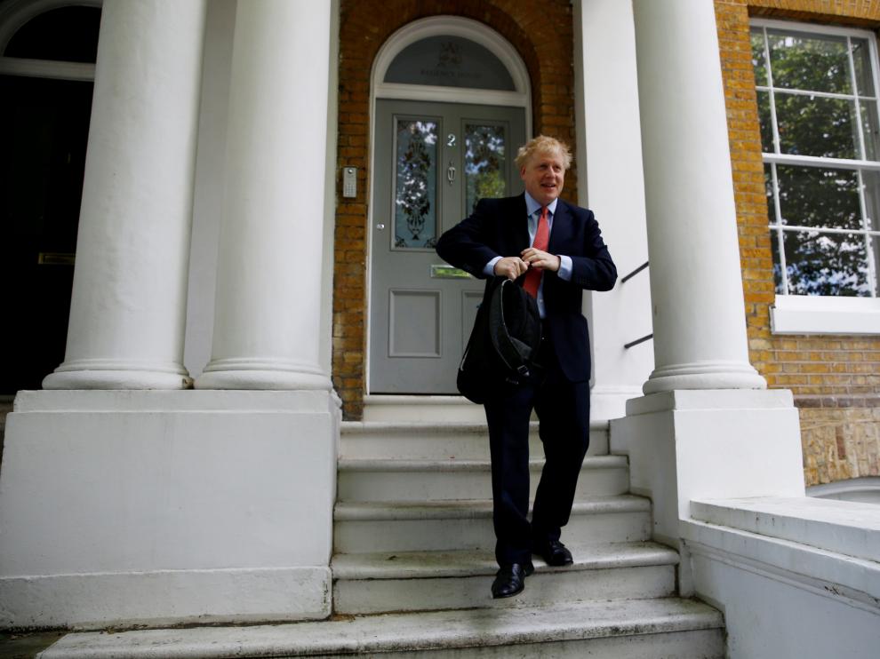 Boris Johnson a la salida de su casa