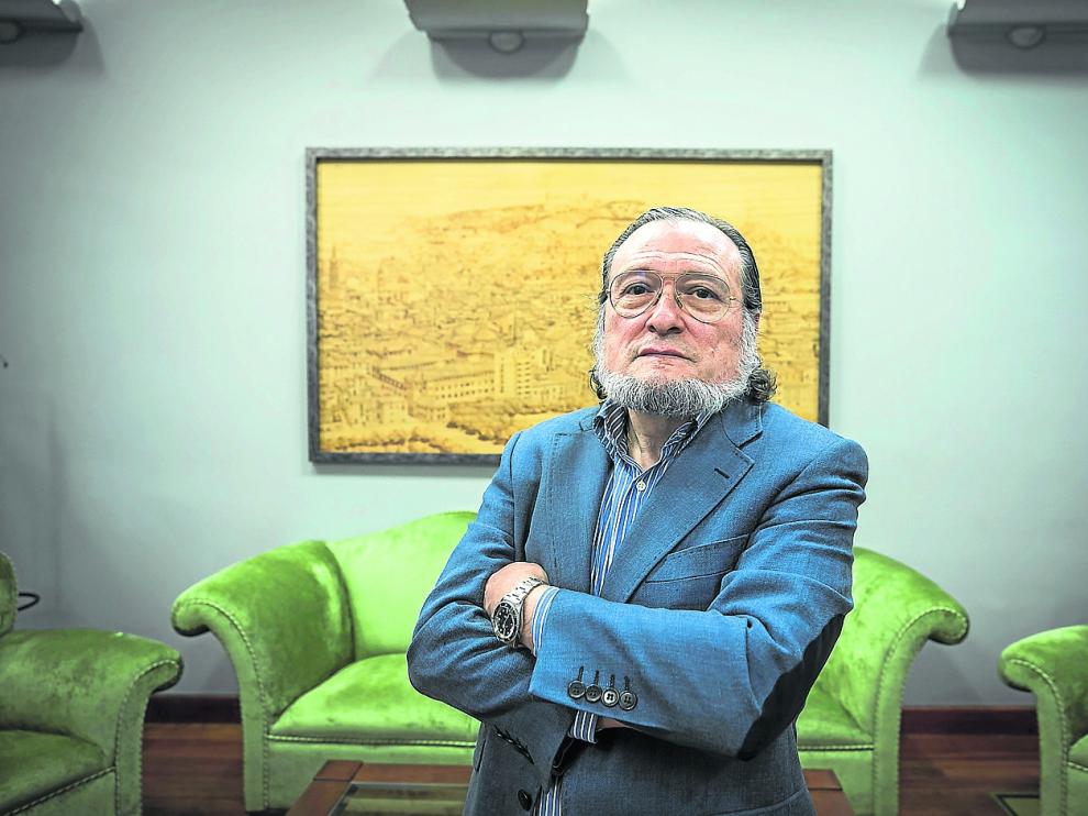 Catedrático de Estructura Económica de la IQS School of Management de la Universidad Ramón Llull, es autor de varios libros, cuatro de ellos centrados en la crisis.