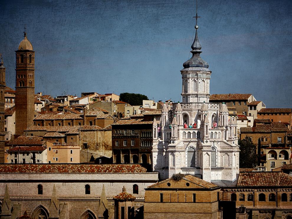 Visitantes en la terraza de la catedral de Tarazona.