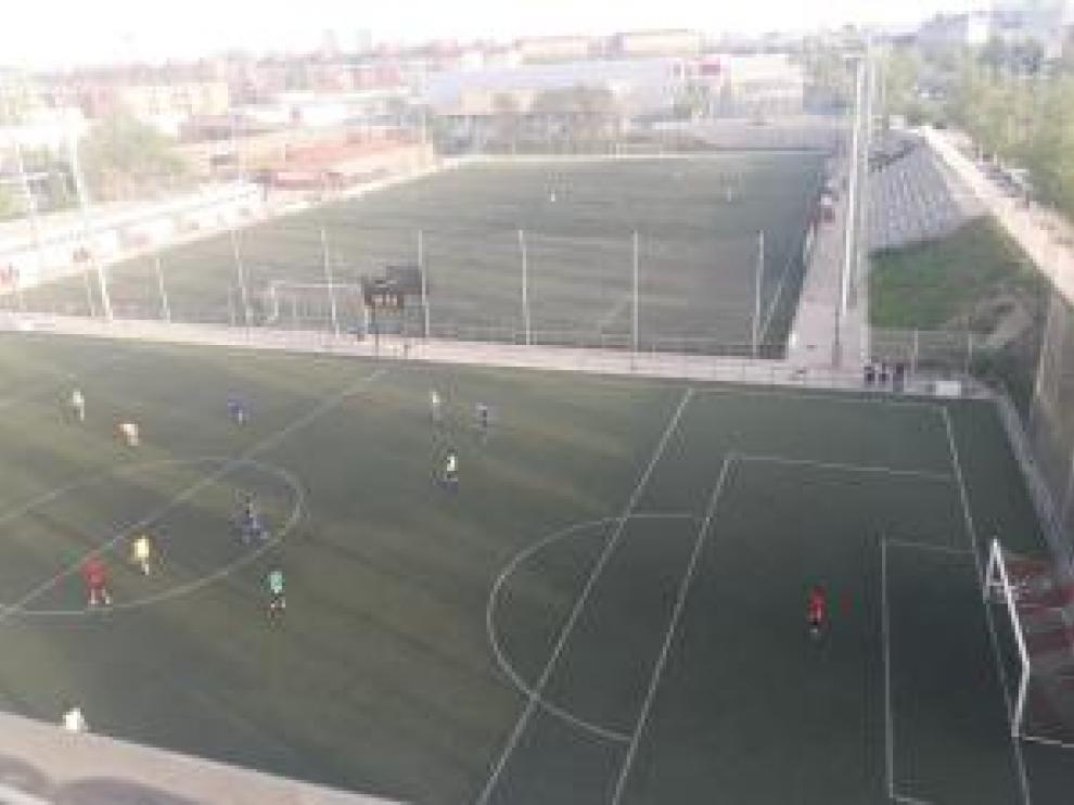 La agresión sucedió en el campo de la Federación Aragonesa de Fútbol en el barrio del Actur.