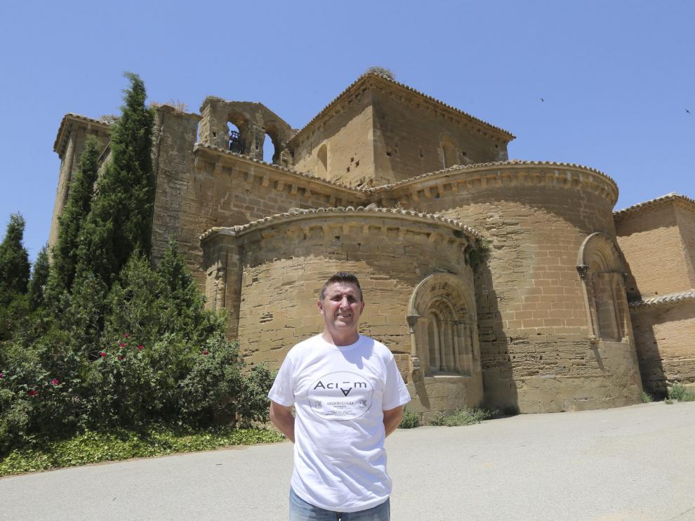 El Alcalde de Villanueva de Sijena, Alfonso Salillas ante en monasterio de Sijena /Foto Rafael Gobantes / 6-7-16