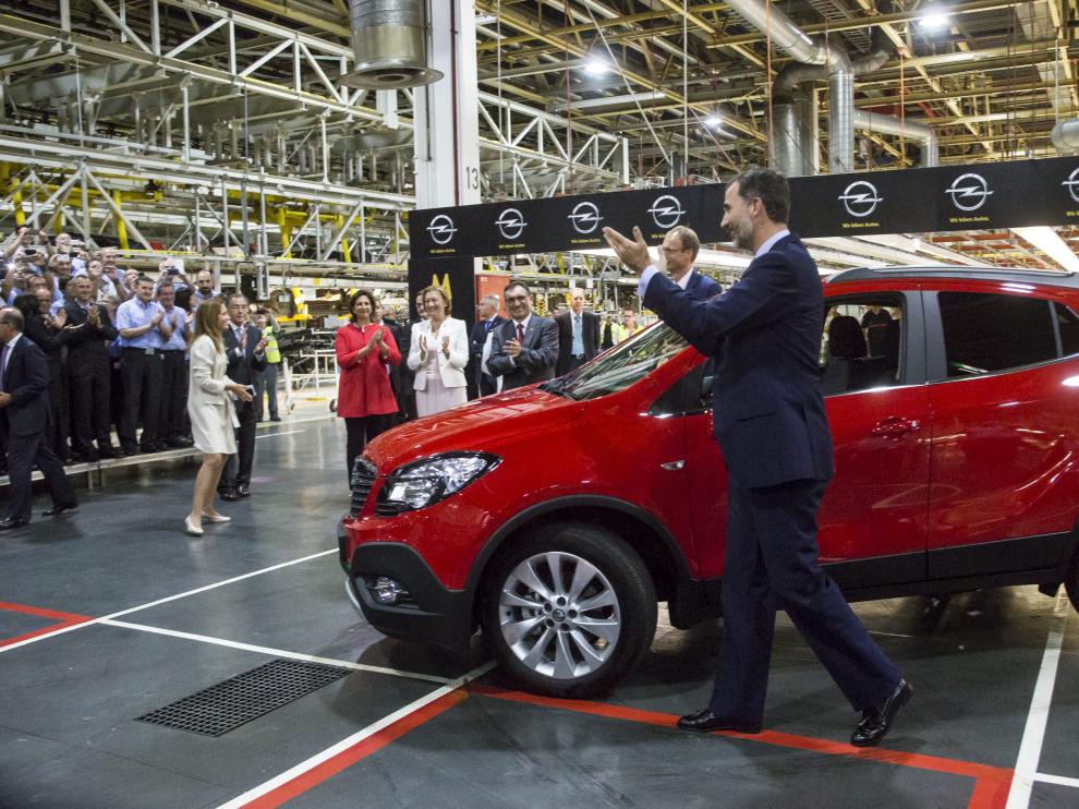 Imagen de archivo de cuando el Rey Felipe VI visitó el 12 de septiembre de 2014 la planta de Opel, al inicio del lanzamiento del Mokka