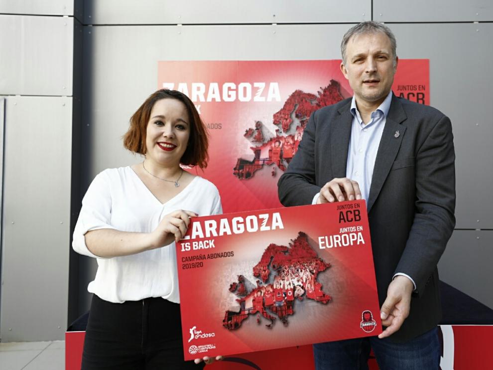 La responsable de márquetin, Belén Moreno, y el gerente de Basket Zaragoza, Predrag Savovic