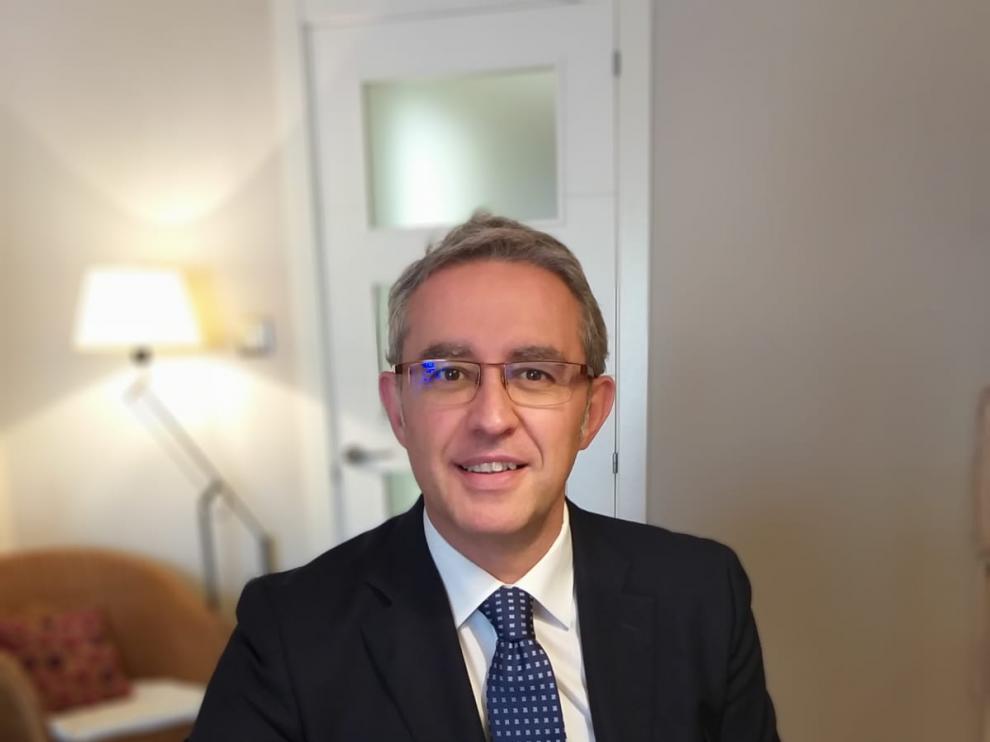 Enrique Plaza, director del Departamento de Derecho Público.