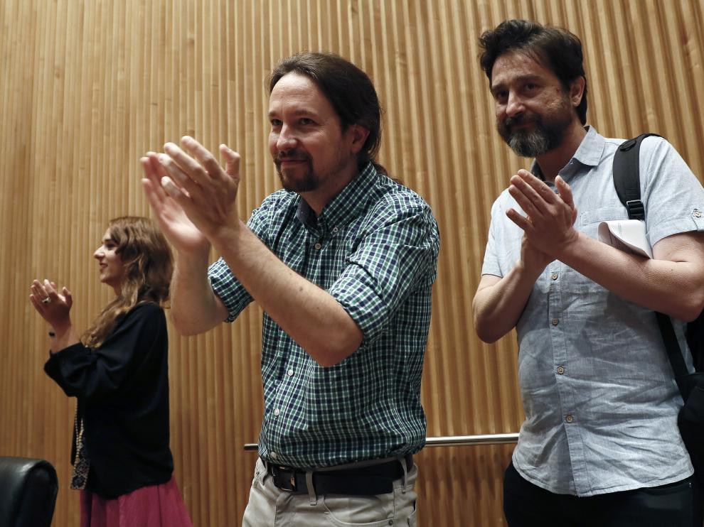 El secretario general de Podemos, Pablo Iglesias, y el diputado de esta formación, Rafa Mayoral, en la jornada por la defensa de los servicios públicos