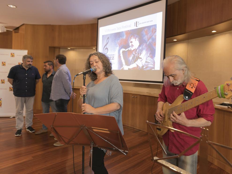 Actuación de jazz en la presentación del festival en la Diputación.