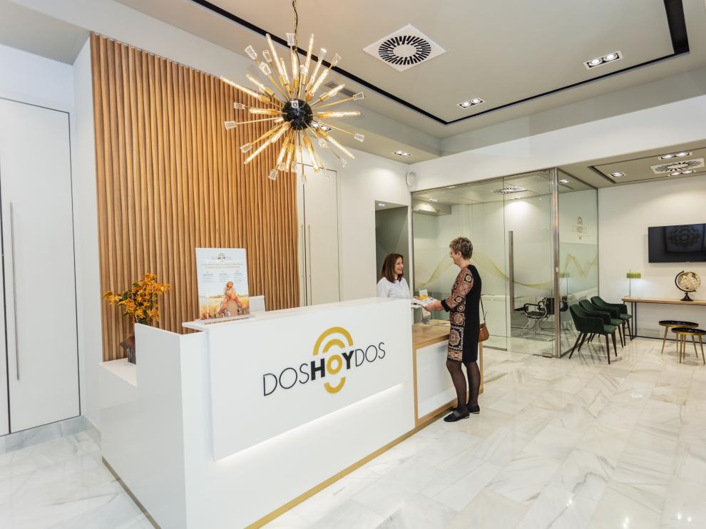 Recepción del nuevo centro auditivo de Doshoydos, en la avenida de Juan Pablo II, 42.
