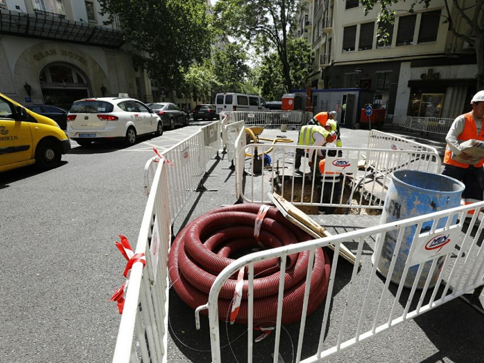 Un problema técnico durante las obras de renovación de una tubería ha provocado el corte de agua de 10 horas.