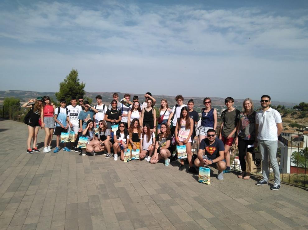 Los 28 participantes del intercambio, el pasado lunes, en Fraga.