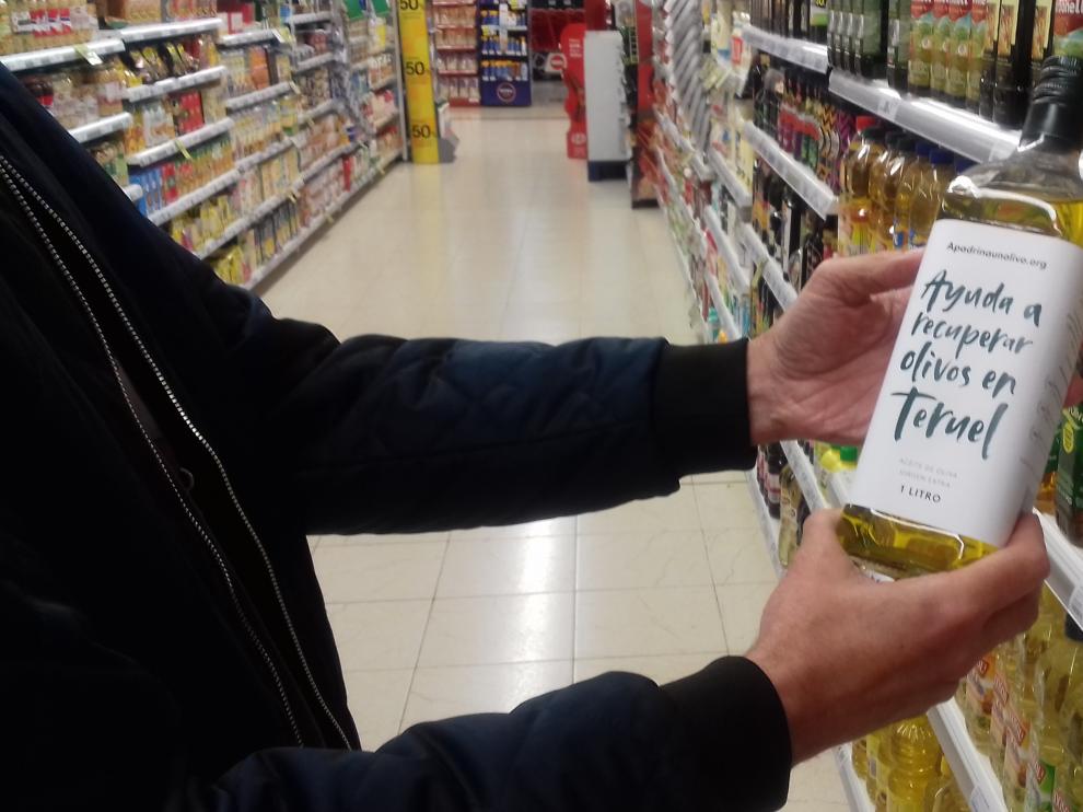 Las botellas, de cristal y con etiquetas de papel reciclable, se pueden comprar en los establecimientos del grupo a un precio de 8,5 euros.