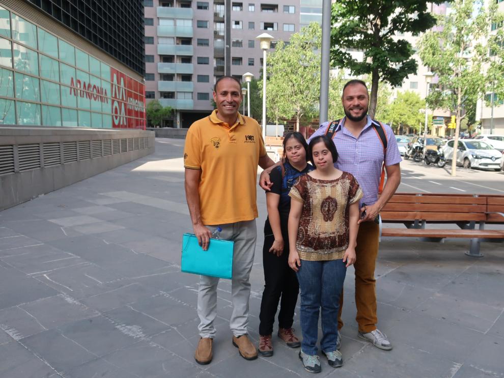 Javier Rodríguez (a la derecha), con sus hermanos Luis Enrique, Liso y Luz.