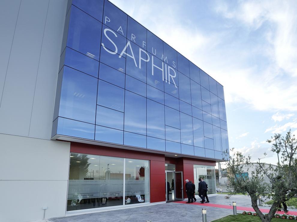 La central de Grupo Saphir Parfums está situada en el polígono de Malpica, Zaragoza.
