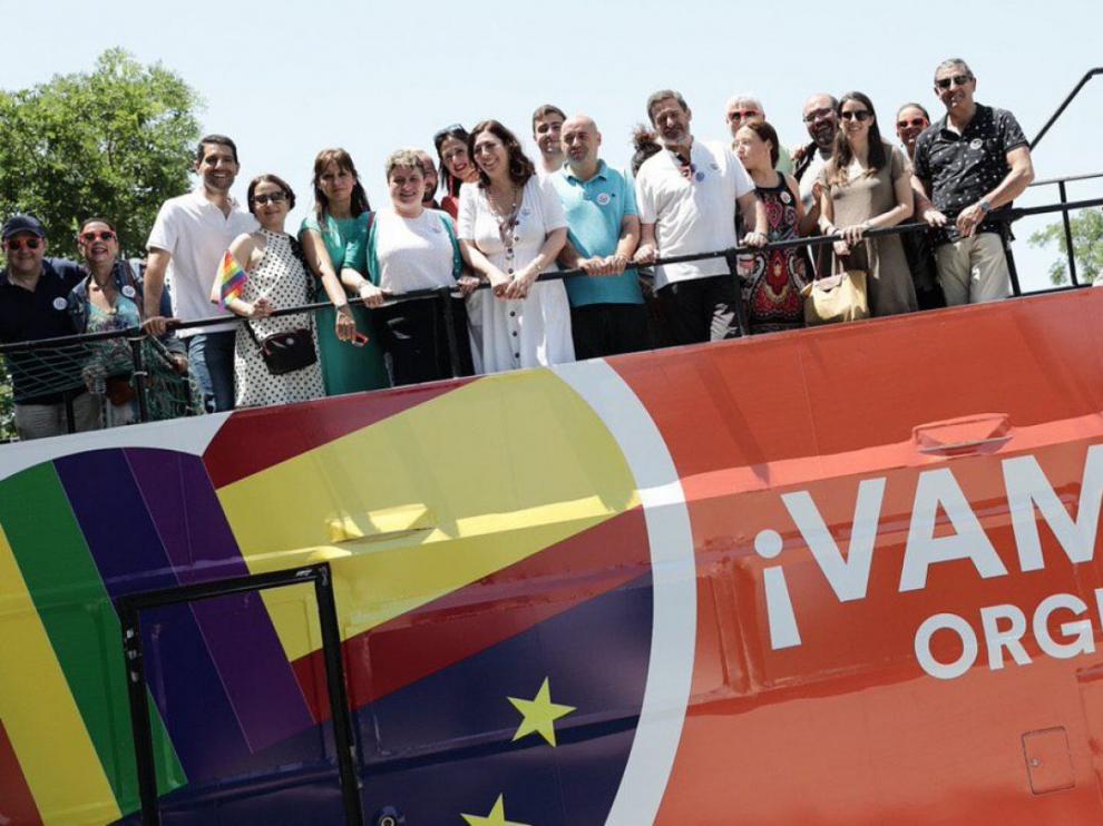 El autobús de Cs que fue atacado.