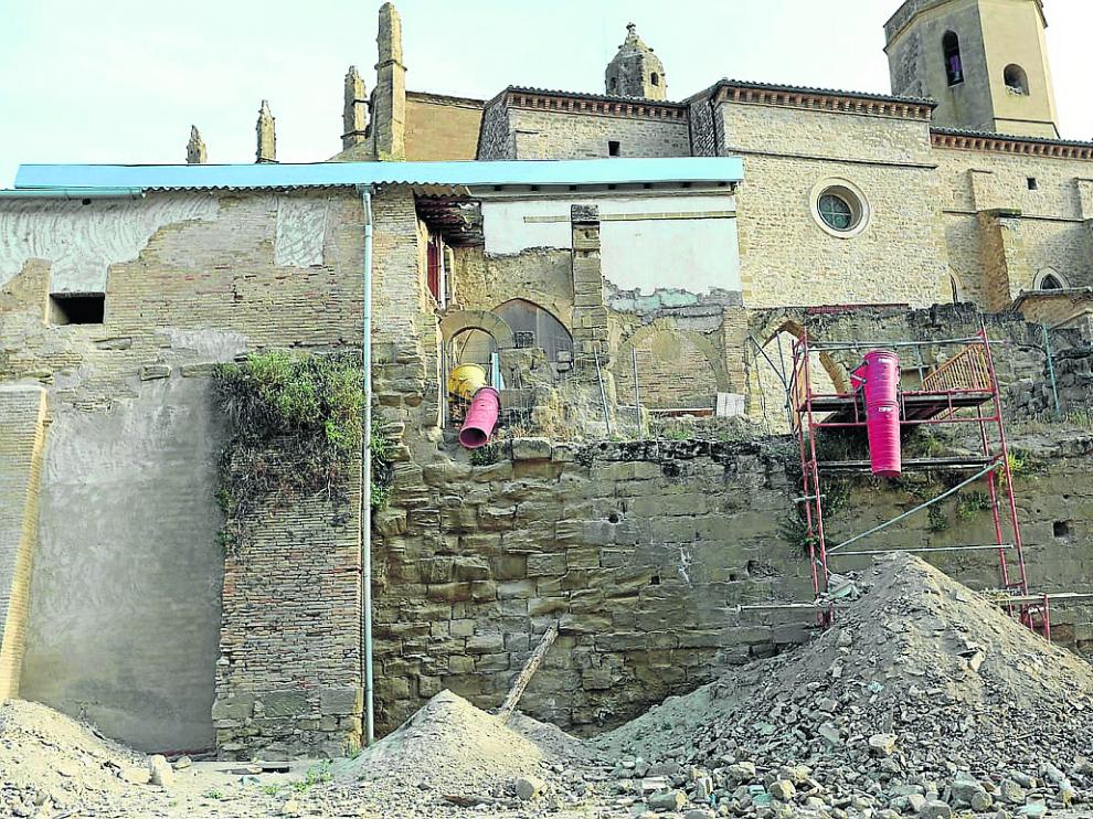 Aspecto del entorno de la catedral de Huesca desde la calle Forment
