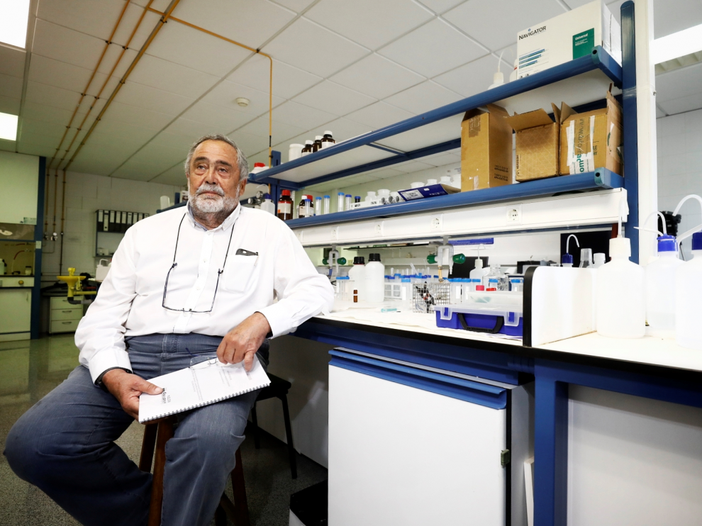 Juan Ramón Castillo, catedrático emérito de Química Analítica de la Universidad, es coordinador del proyecto Outbiotics.