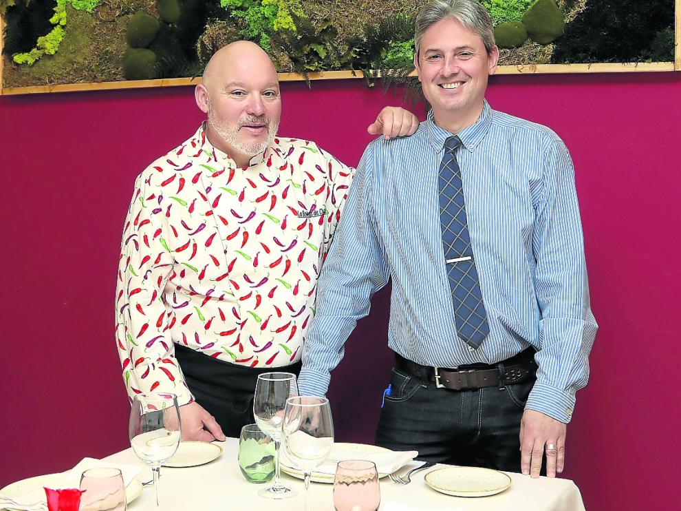 El chef, Mariano Andrés, y el maître, Iván Tabernero, de La Bodega de Chema.