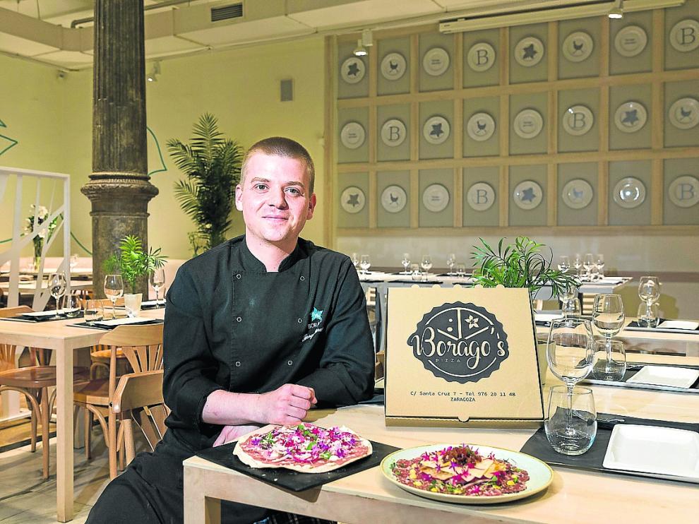 Jorge García, junto a las dos nuevas recetas de la carta.