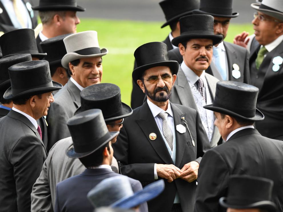 FMA0001. Ascot (United Kingdom), 22/06/2019.- Dubai's ruler Sheikh Mohammed bin Rashid al-Maktoum (C) attends the final day of Royal Ascot in Ascot, Britain, 22 June 2019. Royal Ascot is Britain's most valuable horse race meeting and social event running daily from 18 to 22 June 2019. (Reino Unido) EFE/EPA/FACUNDO ARRIZABALAGA Royal Ascot final day