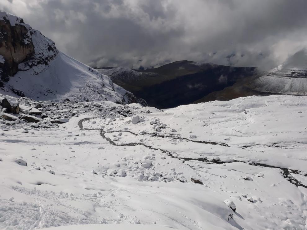 Nevada tras el paso del huracán Leslie en la zona de Monte Perdido. La tercera masa de hielo más grande del Pirineo ha perdido 15 metros en algunas zonas desde 2011.