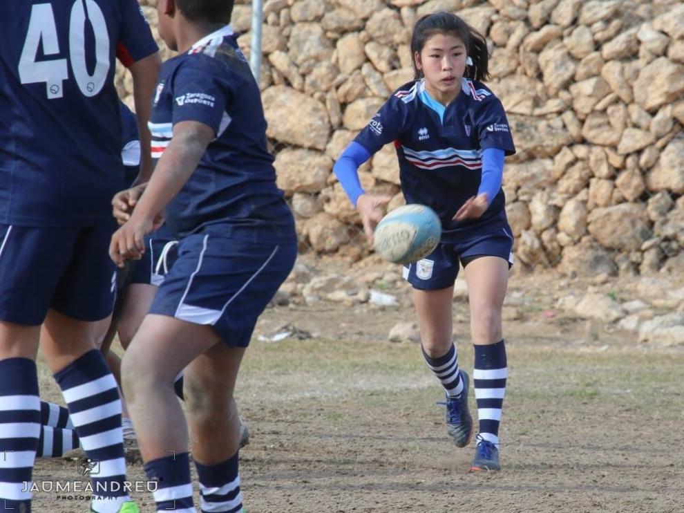 La jugadora del Bantierra Fénix Bing Bing lanzando un pase
