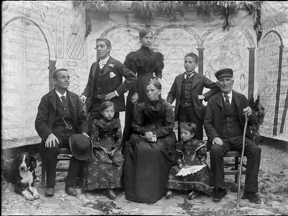 Imagen de la familia, en la que aparece el mismo Burrel y que probablemente hizo José Salinas.