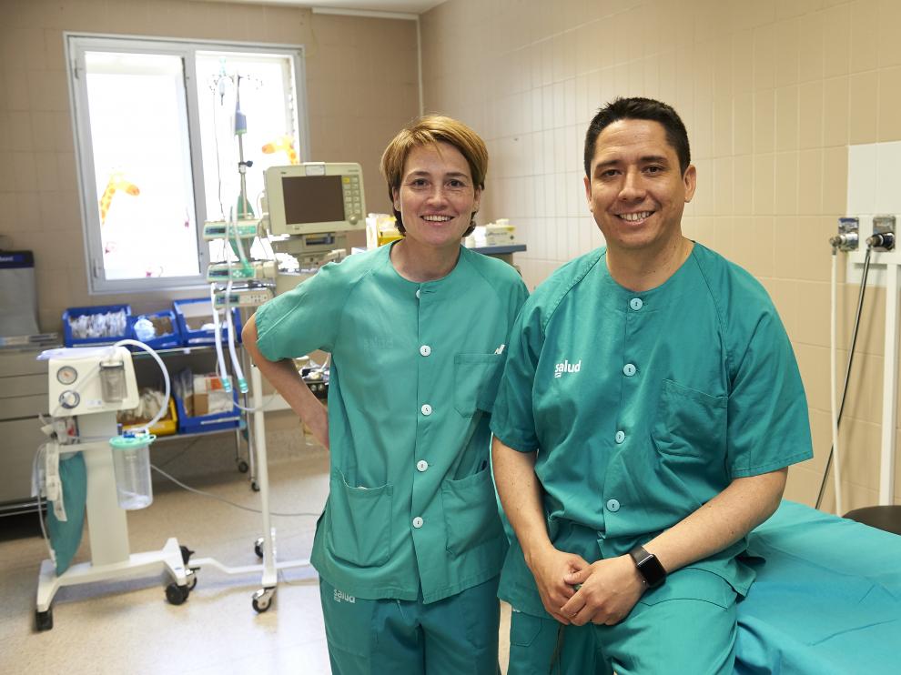 Ainara González Esgueda y Paolo Bragagnini, cirujanos becados por Aspanoa para formarse en otros hospitales.