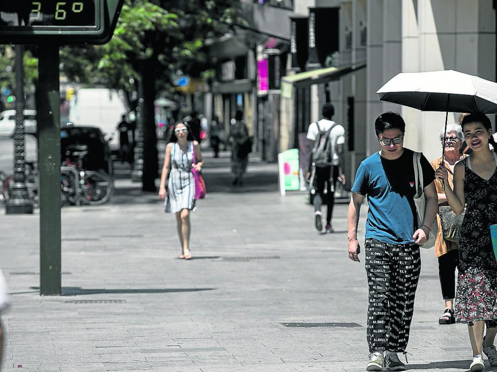 Zaragoza superó este viernes los 37 grados de máxima y hoy podría alcanzar los 40.
