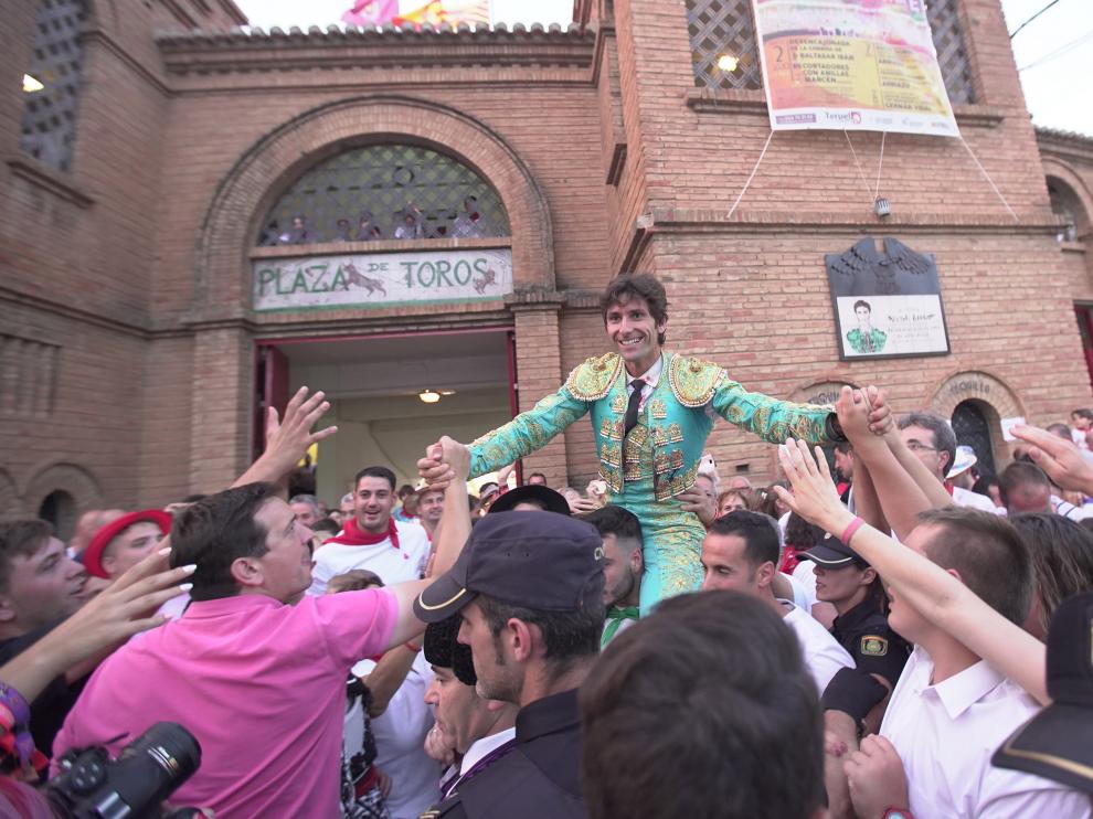 El torero Alberto Lamelas sale a hombros por la puerta grande de la plaza de teruel
