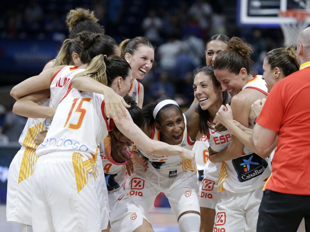 Las jugadoras españolas celebran el triunfo