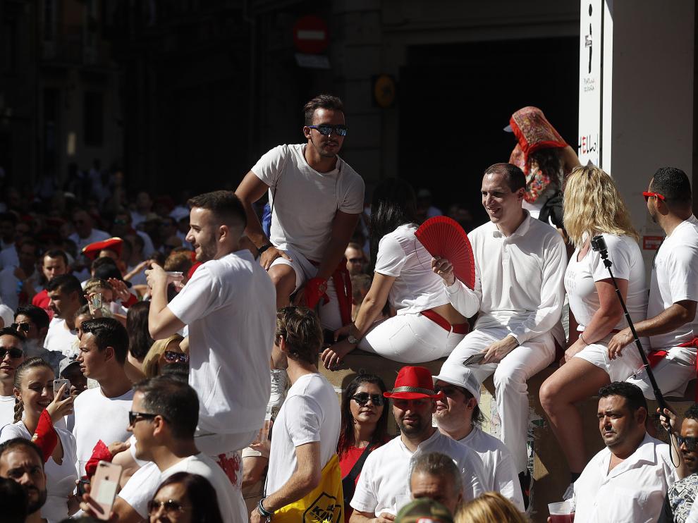 EL CHUPINAZO EN LA PLAZA DEL CASTILLO MARCA EL INICIO DE LAS FIESTAS DE SAN FERMÍN.