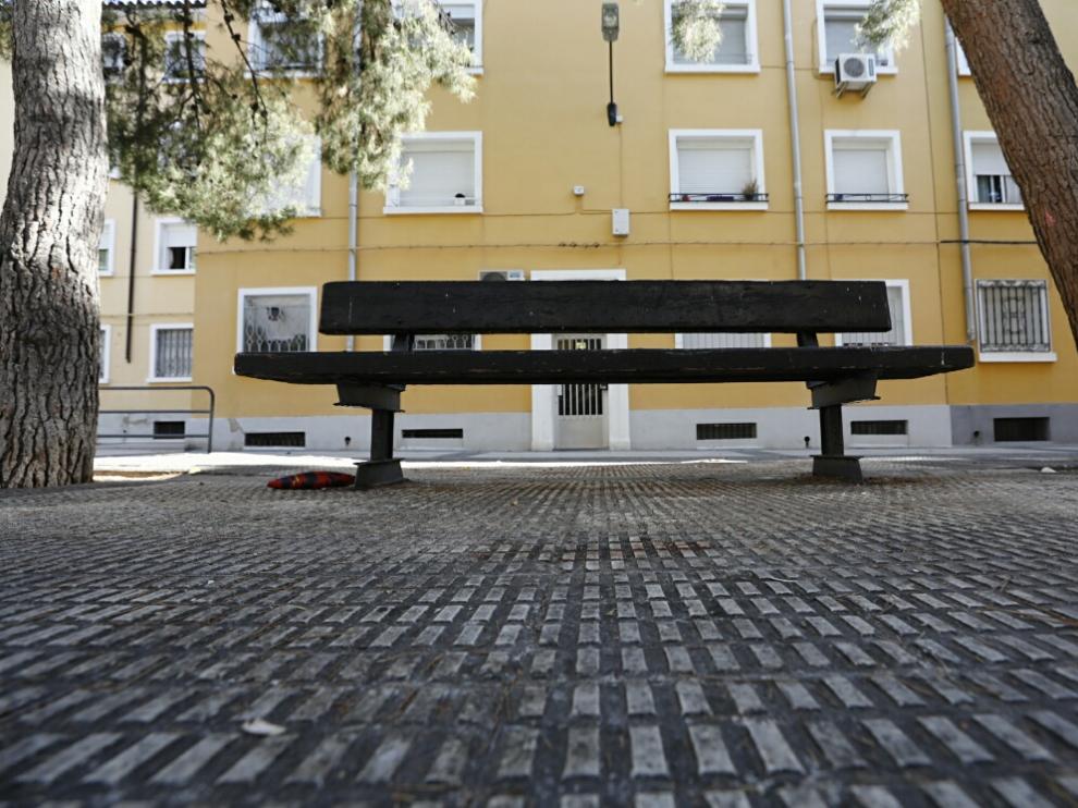 LOS HECHOS HAN TENIDO LUGAR EN LA CALLE SICILIA, EN EL BARRIO DE SAN JOSÉ DE ZARAGOZA.