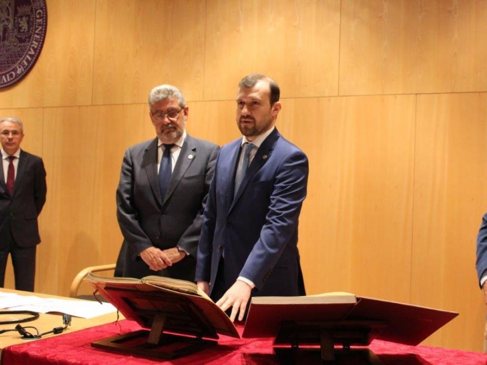 José Antonio Yagüe toma posesión como director de la Escuela de Ingeniería de la UZ.