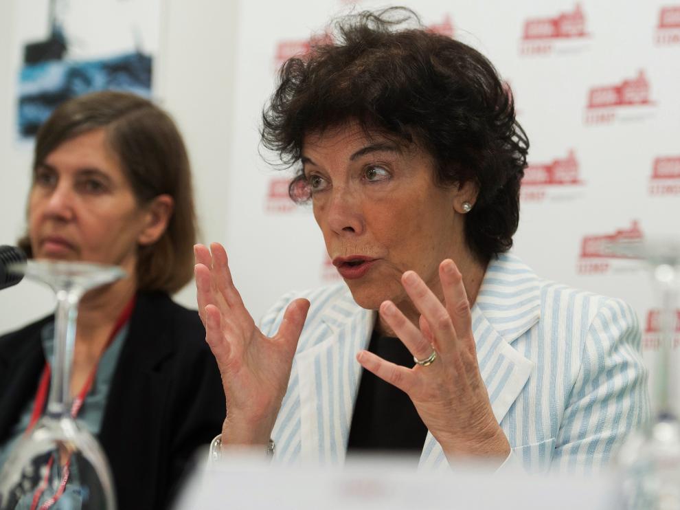 La portavoz del Gobierno y ministra de Educación en funciones, Isabel Celaá, este lunes en Santander.