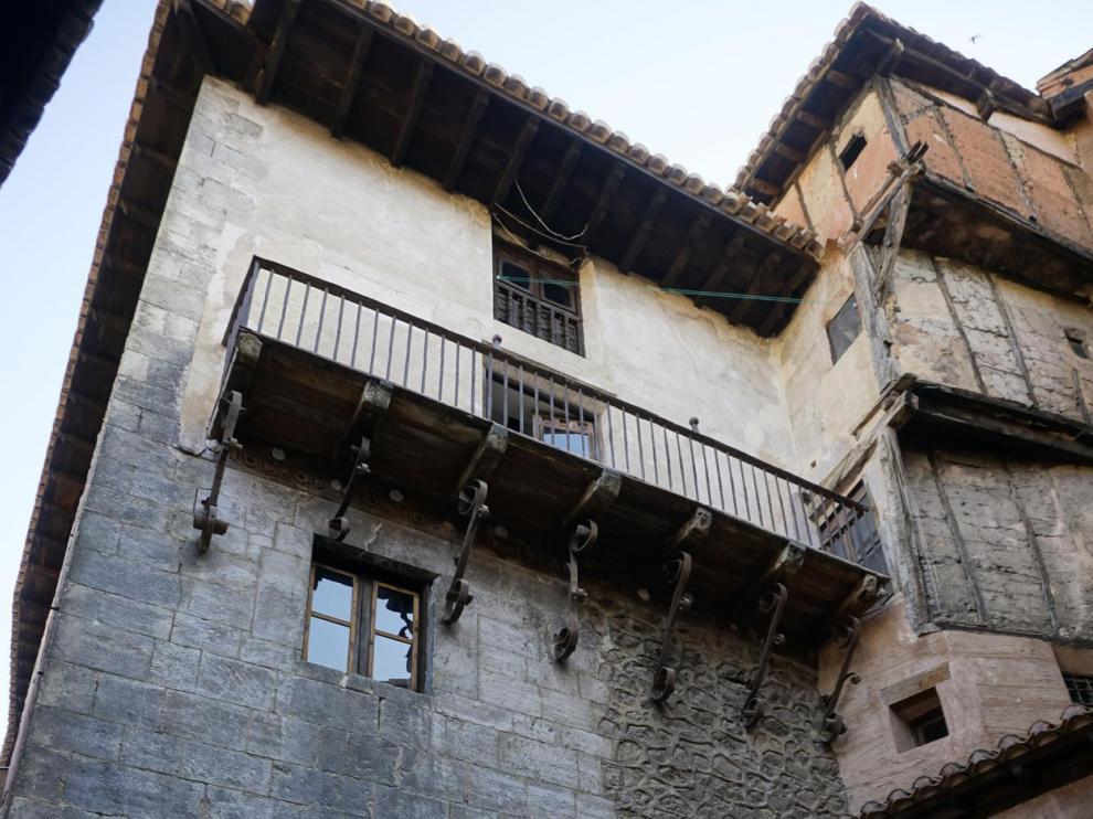 El tejado y la fachada del edificio han sido rehabilitados.