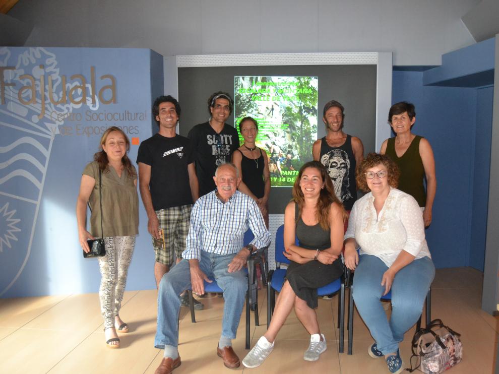 Imagen con algunos de los organizadores de esta doble cita en el valle de Tena.