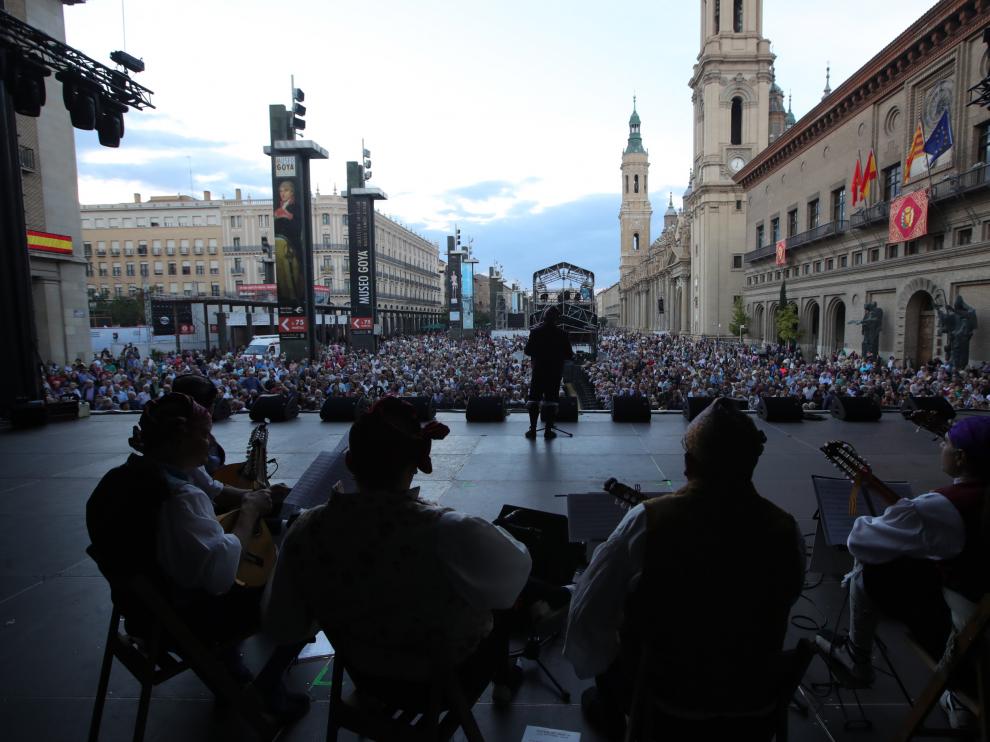 Escenario de las jotas, el año pasado, junto a la fuente de Goya