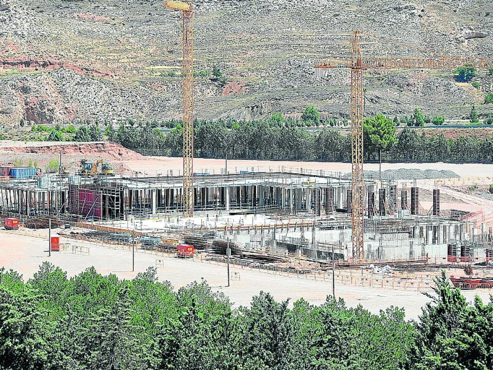 Las contratistas del hospital de Teruel comenzaron las obras en primavera y están centradas en la cimentación, aunque ya se puede apreciar el forjado de una de las plantas.
