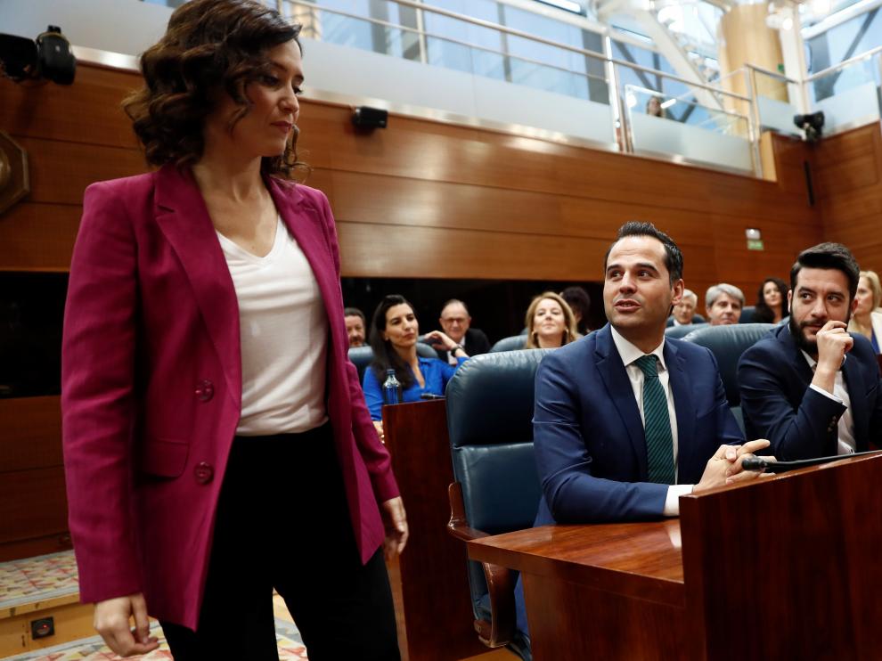 Isabel Díaz Ayuso (PP) e Ignacio Aguado (Cs) en primer plano y Rocío Monasterio (Vox) detrás.